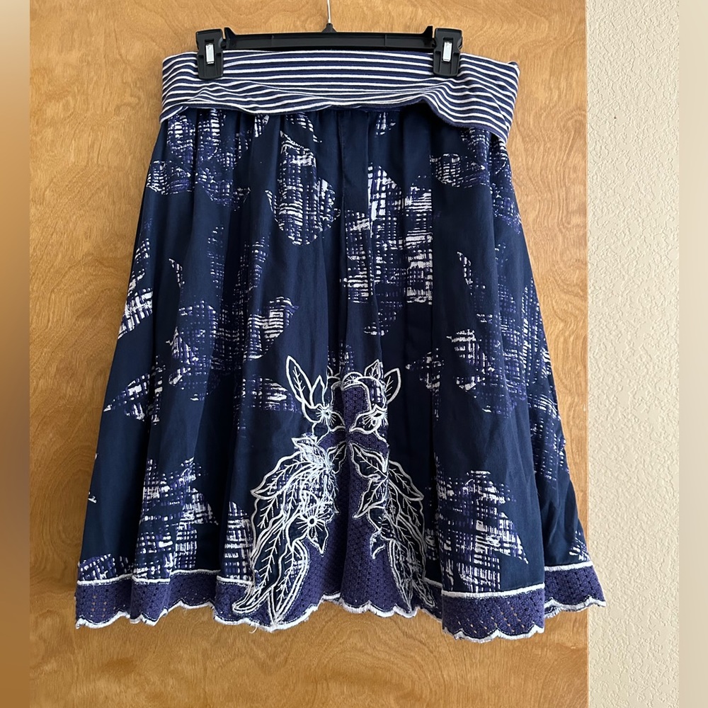 Women’s navy blue floral print with lace inset